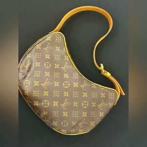Louis Vuitton Croissant MM Bag‎